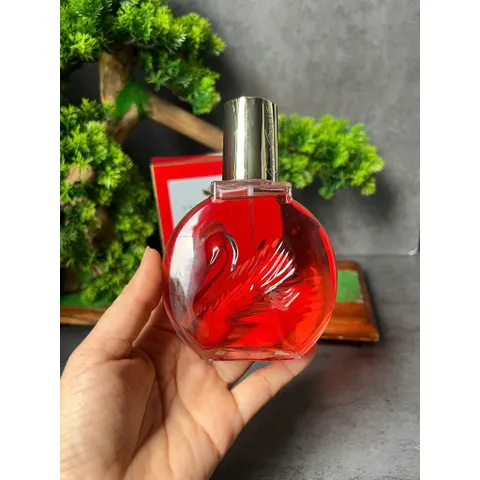 Thanh lí chai đã mở bao nilong Nước hoa nữ Vanderbilt In Red by Gloria Vanderbilt