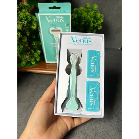 Thanh lí hộp bị rách Dao cạo 5 lưỡi Gillette Venus Deluxe Smooth Sensitive 1 cán 2 đầu thay