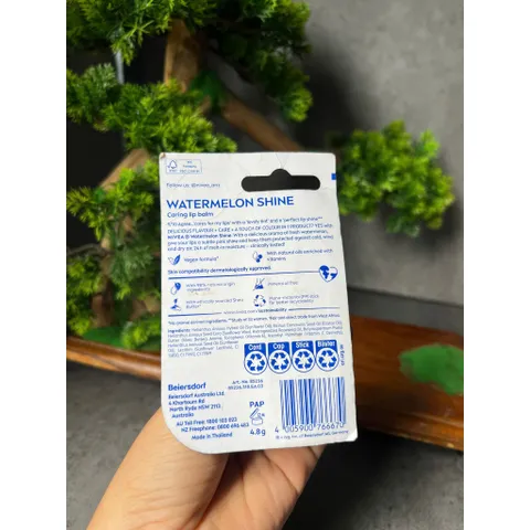 Thanh lí vỏ cũ Son dưỡng môi NIVEA Watermelon Shine hương dưa hấu, trọng lượng 4.8g.