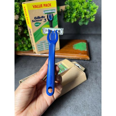 Set dao cạo râu Gillette sensor 3 hàng Úc - Set gồm 1 cán + 11 lưỡi dao