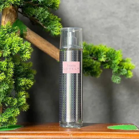 Xịt thơm toàn thân Sarah Jessica Parker born Lovely Body Mist 236ml