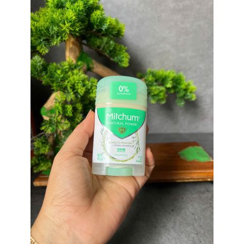 Lăn khử mùi Mitchum Natural Power Eucalyptus dành cho nữ với thành phần từ bột tre và hương khuynh diệp.