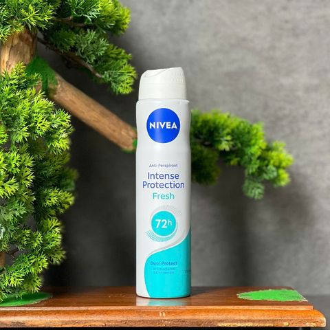 Xịt khử mùi Nivea Intense Protection Fresh 250ml.
