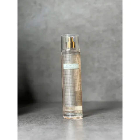 Xịt thơm toàn thân Sarah Jessica Parker Lovely Body Mist 236ml.