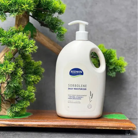 Size 1.1 lít Kem dưỡng đa năng Redwin Sensitive Skin Sorbolene 1.1 lít
