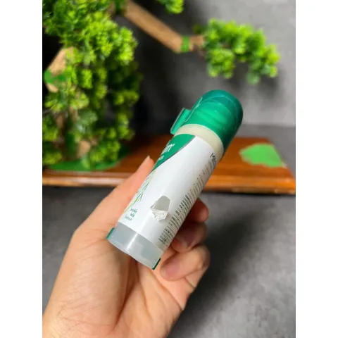 Thanh lí tem xấu Lăn khử mùi Mitchum Natural Power dành cho nam với hương gỗ tuyết tùng, trọng lượng 40g.
