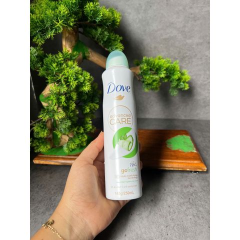Xịt khử mùi Dove Advanced Care Go Fresh Cucumber & Green Tea.