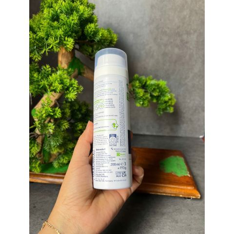 Bọt cạo râu dành cho da nhạy cảm Nivea Men sensitive shaving foam instant protection 200ml 779271