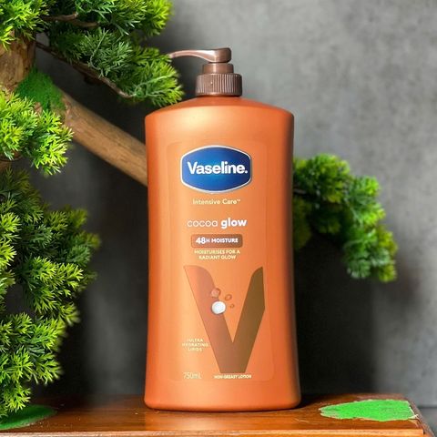 Sữa dưỡng thể Vaseline Intensive Care Cocoa Radiant 750ml hàng Úc