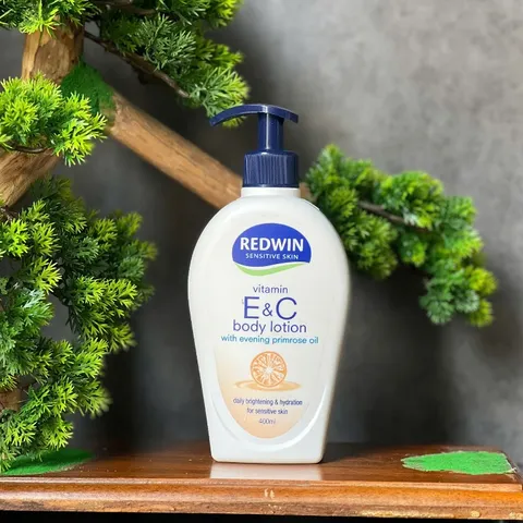 Lotion dưỡng trắng da Redwin Vitamin E & C Body Lotion 400ml 779280