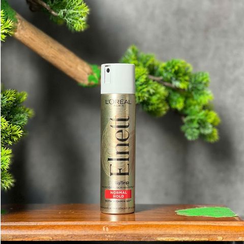 Keo xịt tóc L'Oréal Paris Elnett Satin có độ giữ nếp tự nhiên.