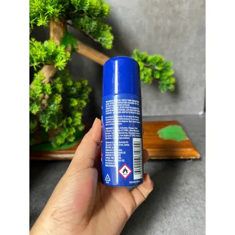 Xịt phủ tóc bạc tạm thời Clairol Root Touch-Up màu dark brown.