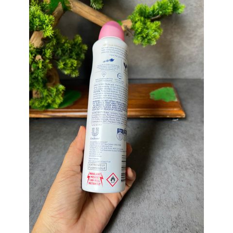 Xịt khử mùi Dove Advanced Care 72h Go fresh hương Lựu và Cỏ Roi Ngựa dung tích 250ml.