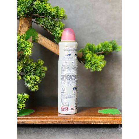Xịt khử mùi Dove Advanced Care 72h Go fresh hương Lựu và Cỏ Roi Ngựa dung tích 250ml.