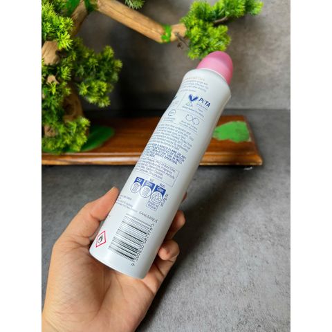 Xịt khử mùi Dove Advanced Care 72h Go fresh hương Lựu và Cỏ Roi Ngựa dung tích 250ml.