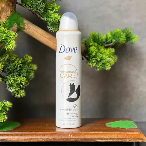 Xịt khử mùi Dove Advanced Care Invisible Dry 250ml.