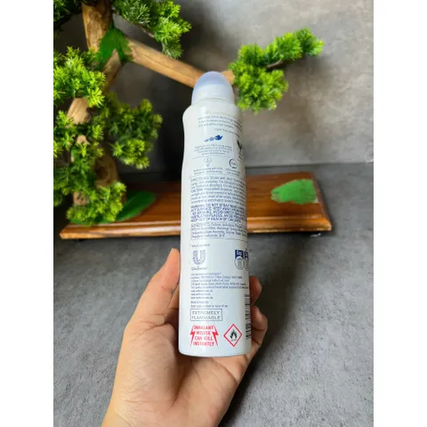 Xịt khử mùi Dove Advanced Care Invisible Dry 250ml.
