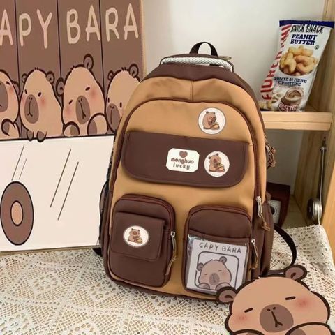 Cặp Balo Capybara có kèm móc khoá capy nâu nhỏ