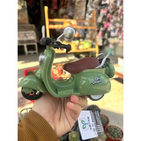 Đồ chơi nhựa - Xe vespa chạy trớn, có sử dụng pin