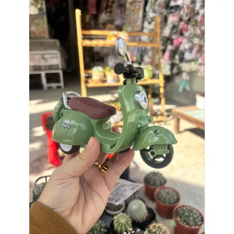 Đồ chơi nhựa - Xe vespa chạy trớn, có sử dụng pin