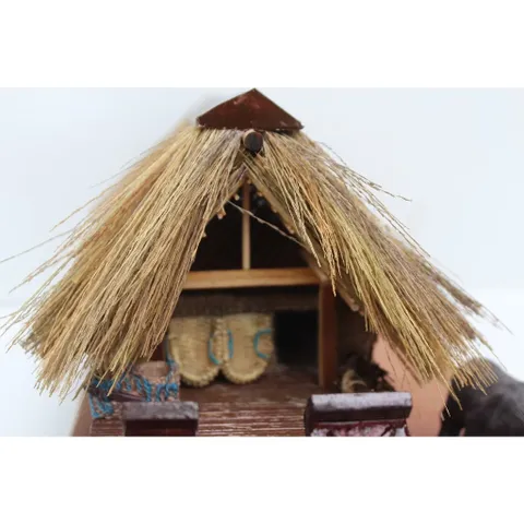 Mô hình bằng gỗ nhà Sàn Tây Nguyên Ê đê và dụng cụ làm nông