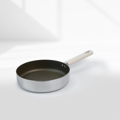 Chảo Titanium Aura Haatz Size 26cm HTA726 - Chảo Chống Dính Sáng Bóng, Dẫn Nhiệt Nhanh Giúp Thực Phẩm Chín Đều - Bảo Hành Chính Hãng 5 Năm