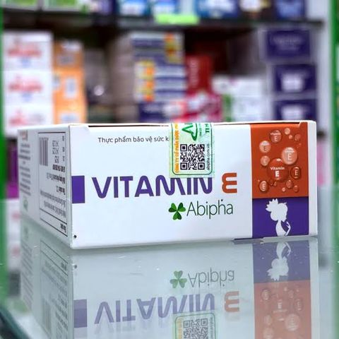 VITAMIN E hỗ trợ đẹp da mịn da, hộp dùng được 1 tháng (hàng mới, date mới)