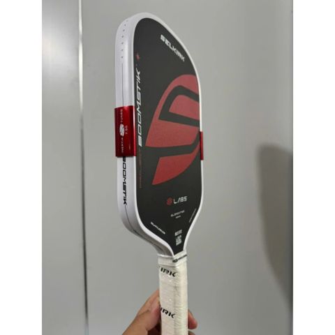 Vợt pickleball Selkirk Boomstik, mặt vợt carbon 16mm, lõi tổ ong ,hàng siêu cấp mặt vợt màu đỏ