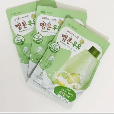 Hộp 10 miếng mặt nạ sữa dâu tái tạo phục hồi làn da hư tổn Kwailnara Strawberry Milk Mask Hàn Quốc 20gr