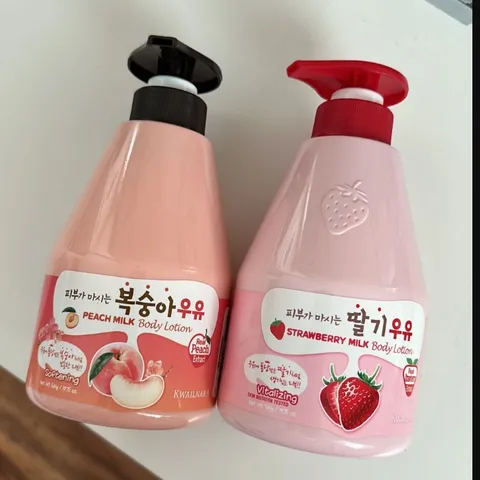 Sữa tắm dưa gang dưỡng da mềm mịn, cấp ẩm cho da Kwailnara Melon Milk Body Cleanser 560g