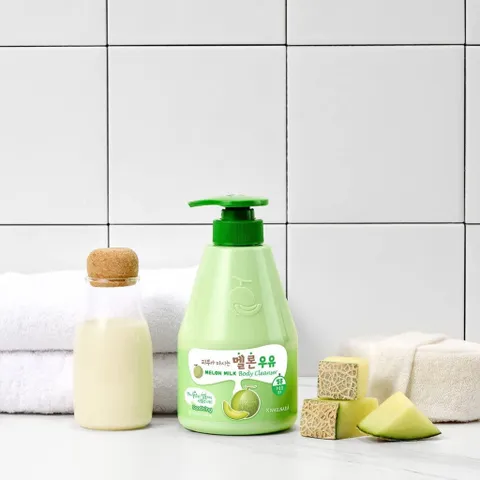 Sữa tắm dưa gang dưỡng da mềm mịn, cấp ẩm cho da Kwailnara Melon Milk Body Cleanser 560g