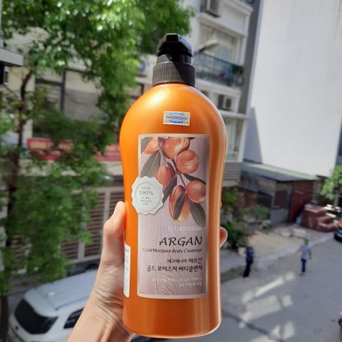 Sữa tắm thảo dược 100% Argan dưỡng da mềm mại, thư giãn Welcos Gold Moisture Body Cleanser 730gr