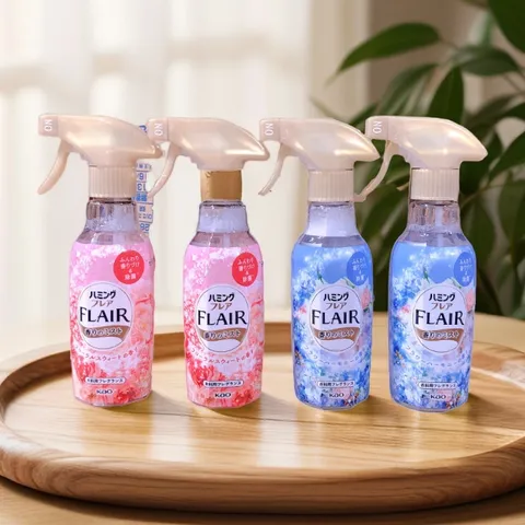 Chai xịt thơm và làm phẳng quần áo hương hoa Kao Flair Fragrance Nhật Bản 270ml