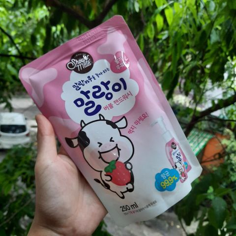 Bọt rửa tay Shower Mate Bubble Hand Wash hương dâu, sữa diệt khuẩn dưỡng ẩm cho da tay mềm mại 250ml