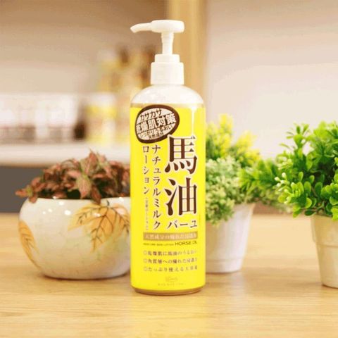 Sữa dưỡng thể cấp ẩm toàn thân dầu Ngựa Loshi Moisture Skin Lotion Horse Oil Nhật Bản 485ml