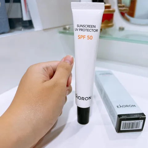 Kem chống nắng Eaoron Sunscreen Uv Protector kiềm dầu SPF50 Úc 30ml