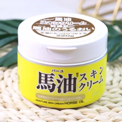Kem dưỡng da cấp ẩm dầu ngựa Loshi Moisture Skin Cream Horse Oil Nhật Bản 220g