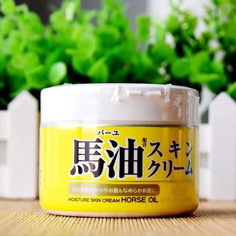 Kem dưỡng da cấp ẩm dầu ngựa Loshi Moisture Skin Cream Horse Oil Nhật Bản 220g