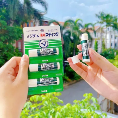 Son dưỡng ẩm bạc hà Omi Brotherhood Menturm dành cho môi khô, nứt nẻ Nhật Bản 4g