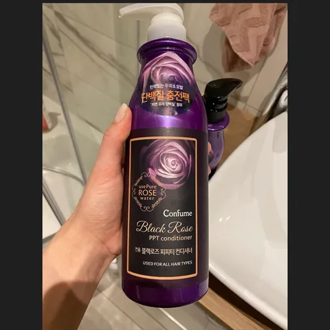 Dầu gội xả thảo dược hoa hồng đen giúp tóc mềm mượt, bồng bềnh Welcos Confume Black Rose PPT Hàn Quốc 750ml
