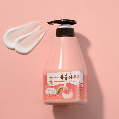 Dưỡng thể hương đào và sữa ong chúa Welcos Kwailnara Milk Body Lotion dưỡng ẩm và tái tạo da Hàn Quốc 560g
