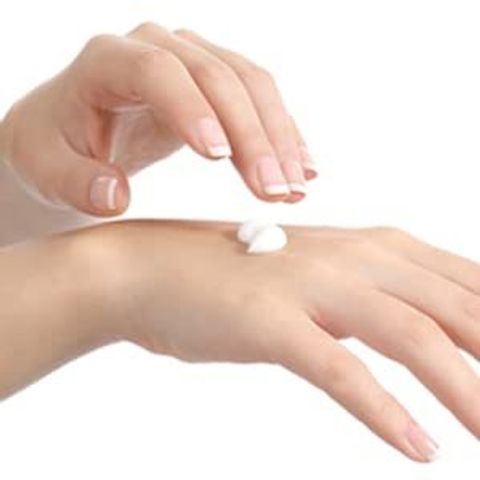 Dưỡng thể hương đào và sữa ong chúa Welcos Kwailnara Milk Body Lotion dưỡng ẩm và tái tạo da Hàn Quốc 560g