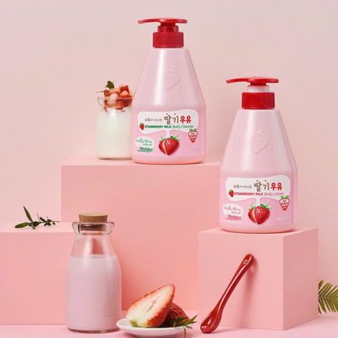 Dưỡng thể hương sữa dâu cấp ẩm và làm mềm sáng da Kwailnara Strawberry Milk Body Lotion 560gr