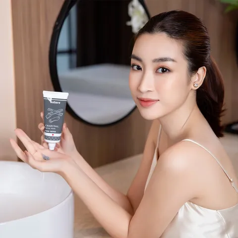 Sữa rửa mặt ngừa mụn, se khít lỗ chân lông Naris Wasabi Extract Facial Wash 100g