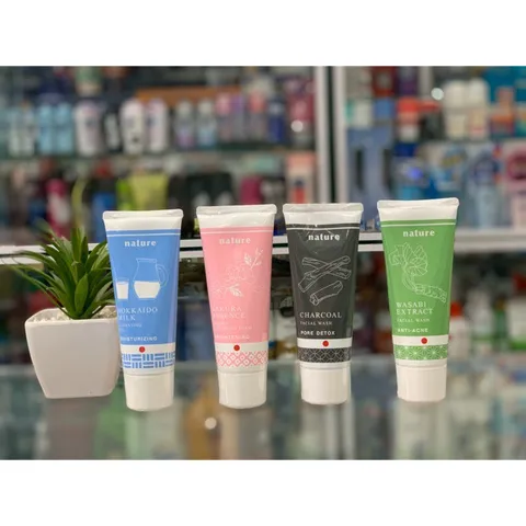 Sữa rửa mặt ngừa mụn, se khít lỗ chân lông Naris Wasabi Extract Facial Wash 100g