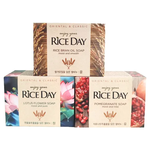 Xà bông tắm hương sen Rice Day Soap giúp cải thiện tình trạng mụn hiệu quả Hàn Quốc 100g