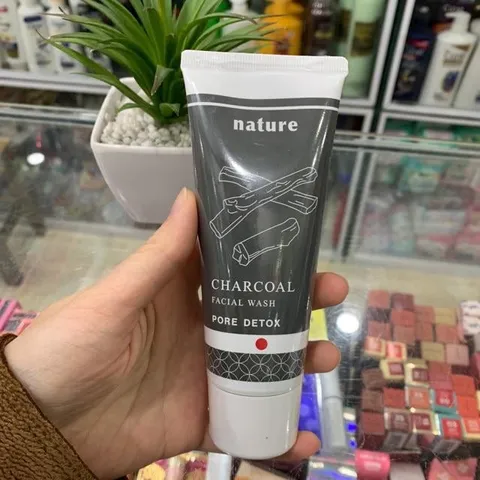 Sữa rửa mặt se khít lỗ chân lông than hoạt tính Naris Charcoal Nature Nhật Bản 100gr
