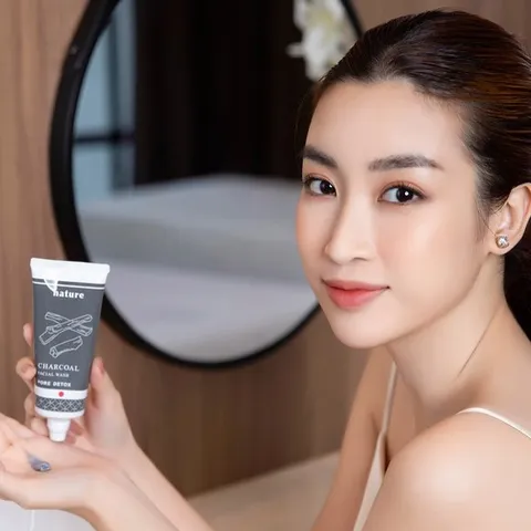 Sữa rửa mặt se khít lỗ chân lông than hoạt tính Naris Charcoal Nature Nhật Bản 100gr