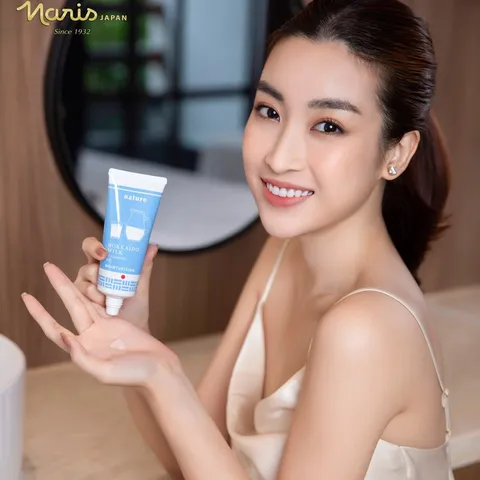 Sữa rửa mặt se khít lỗ chân lông than hoạt tính Naris Charcoal Nature Nhật Bản 100gr