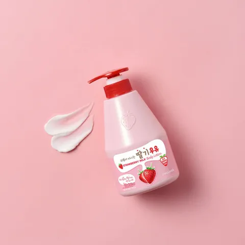 Sữa tắm Welcos Strawberry Milk Body Cleanser - làm sạch, sáng da và cải thiện sắc tố da 560g